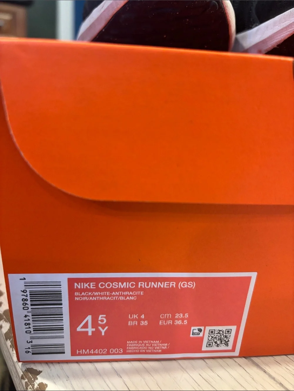 EUC Nike Cosmic Runner Sneakers (GS) Size 4.5 Y - Picture 11 of 11